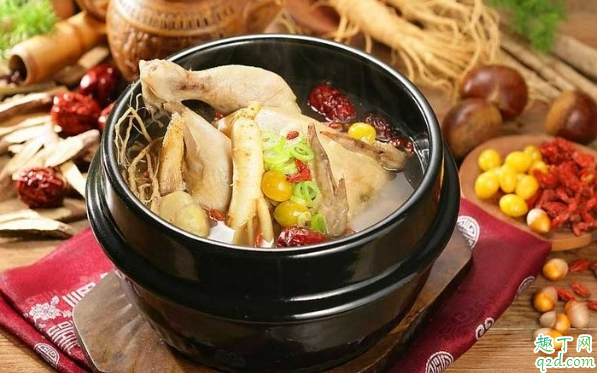 板栗炖鸡什么时候下板栗 鸡肉炖多久放板栗合适1
